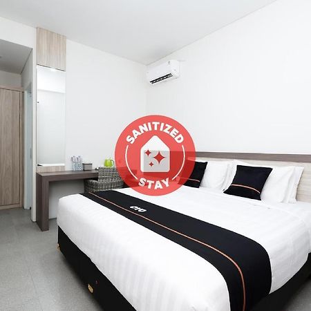Oyo 2298 Jebres House Syariah Hotel Surakarta  Luaran gambar