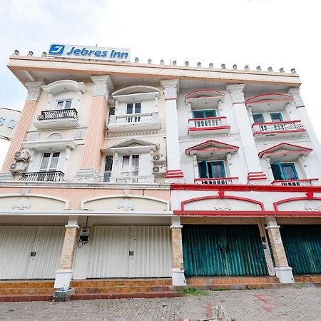 Oyo 2298 Jebres House Syariah Hotel Surakarta  Luaran gambar