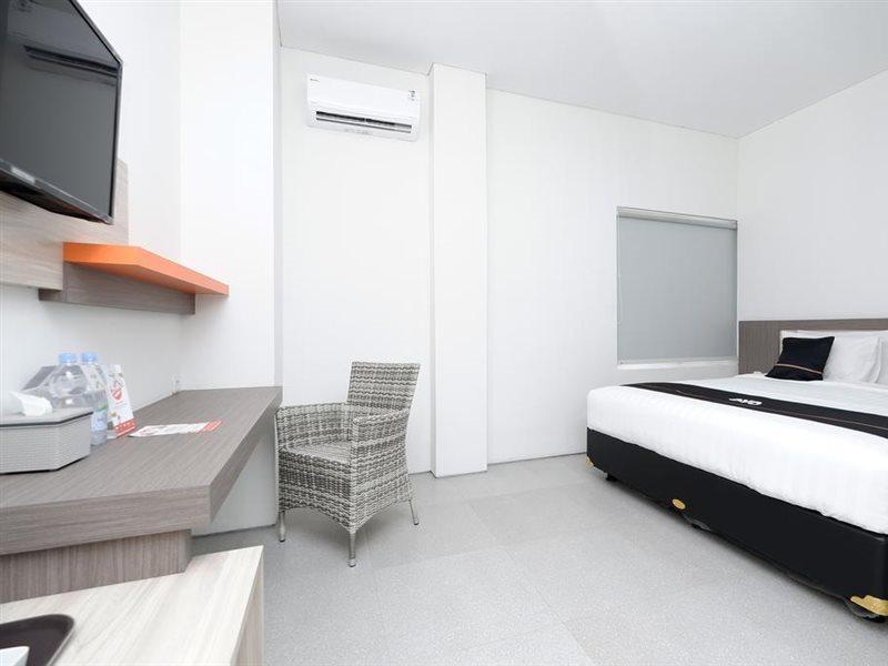 Oyo 2298 Jebres House Syariah Hotel Surakarta  Luaran gambar