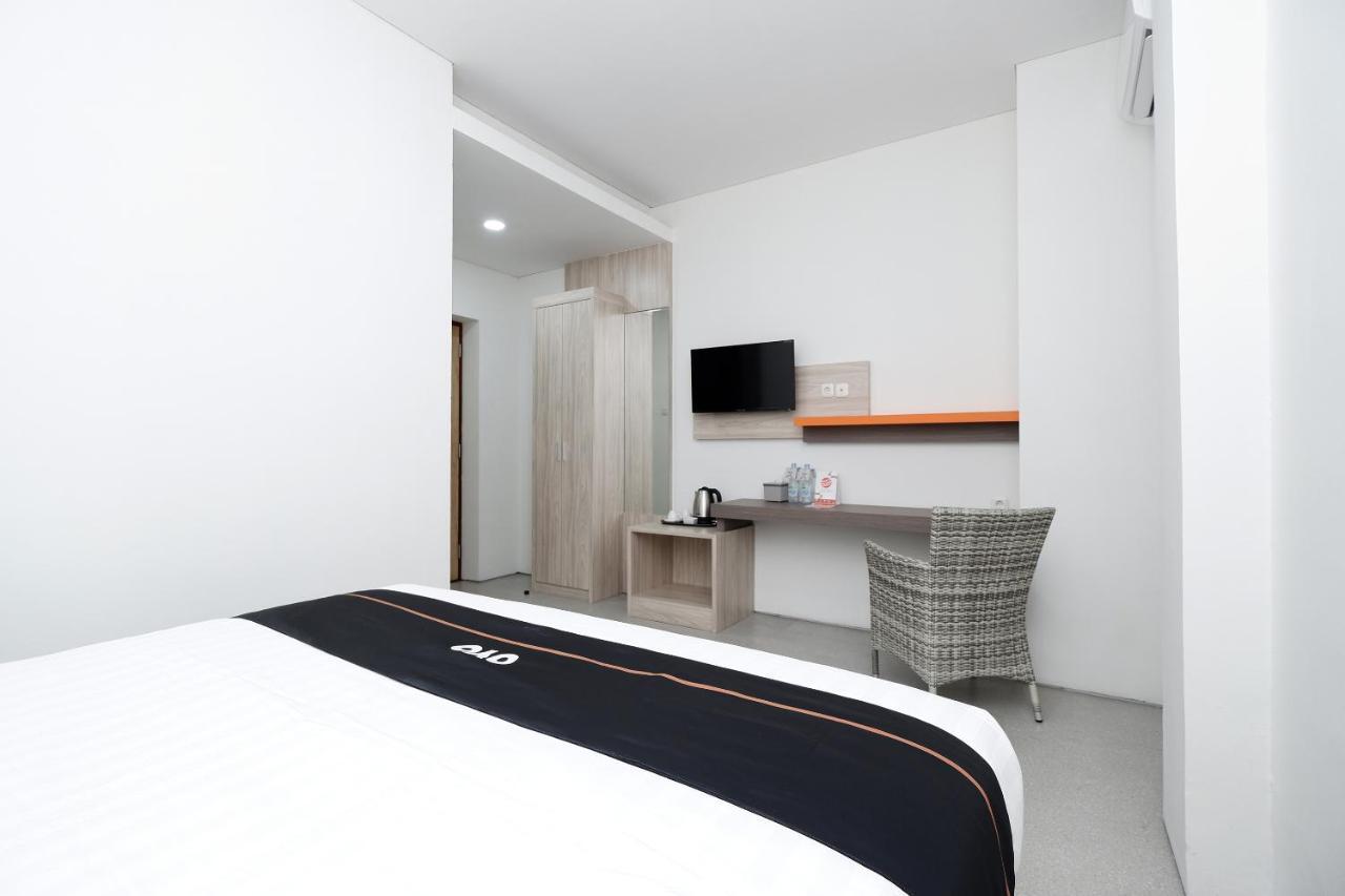 Oyo 2298 Jebres House Syariah Hotel Surakarta  Luaran gambar