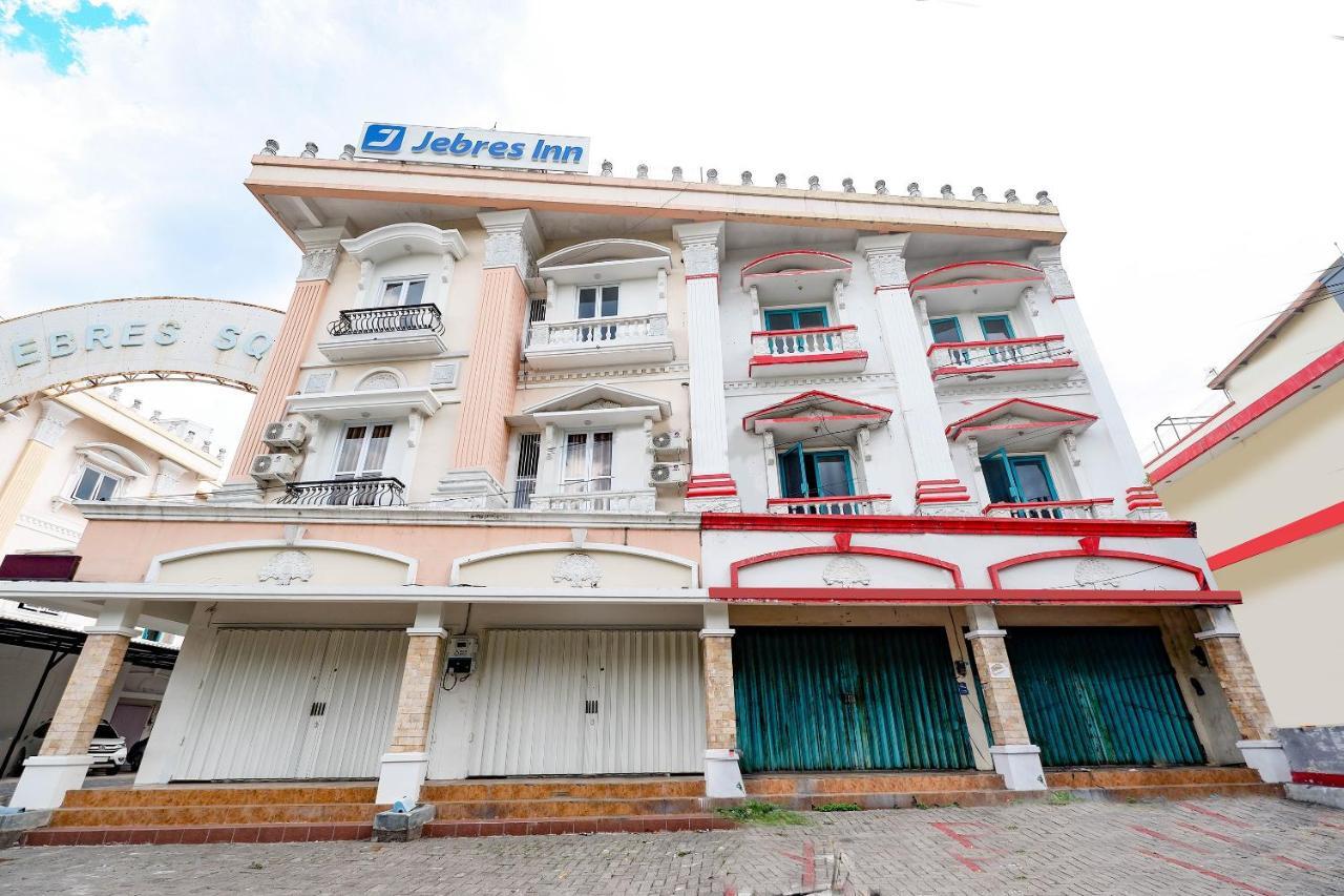 Oyo 2298 Jebres House Syariah Hotel Surakarta  Luaran gambar