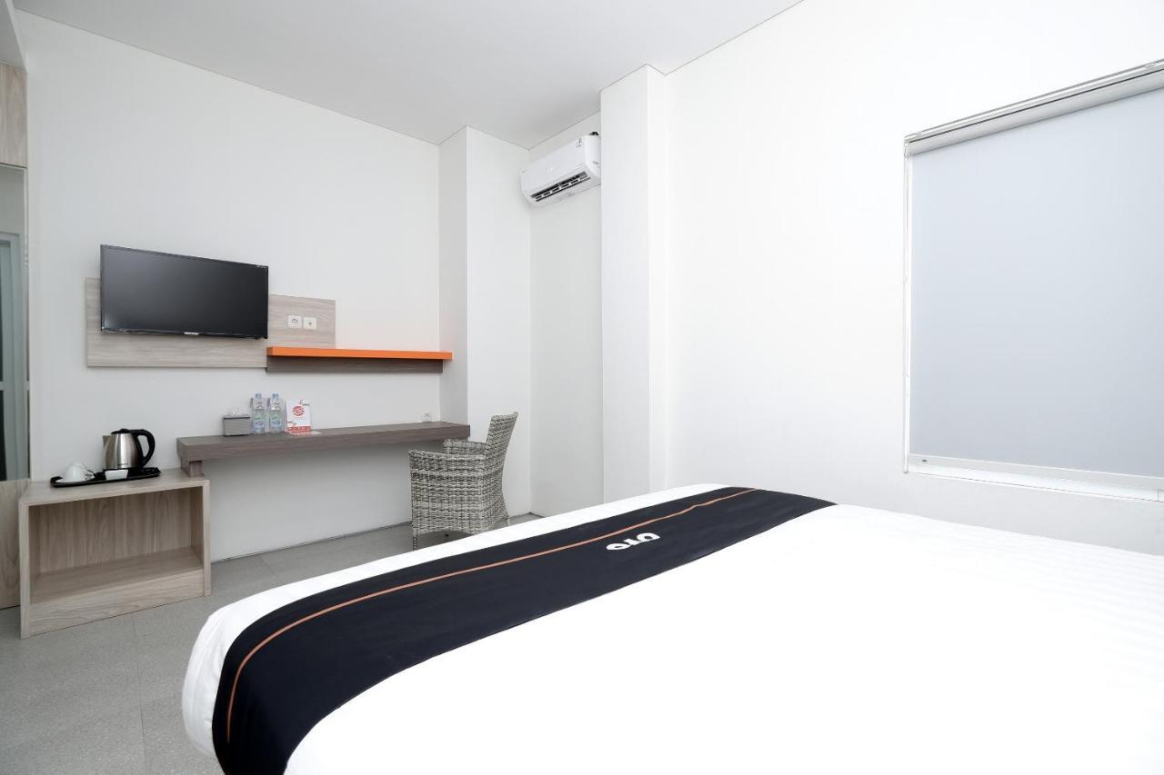 Oyo 2298 Jebres House Syariah Hotel Surakarta  Luaran gambar