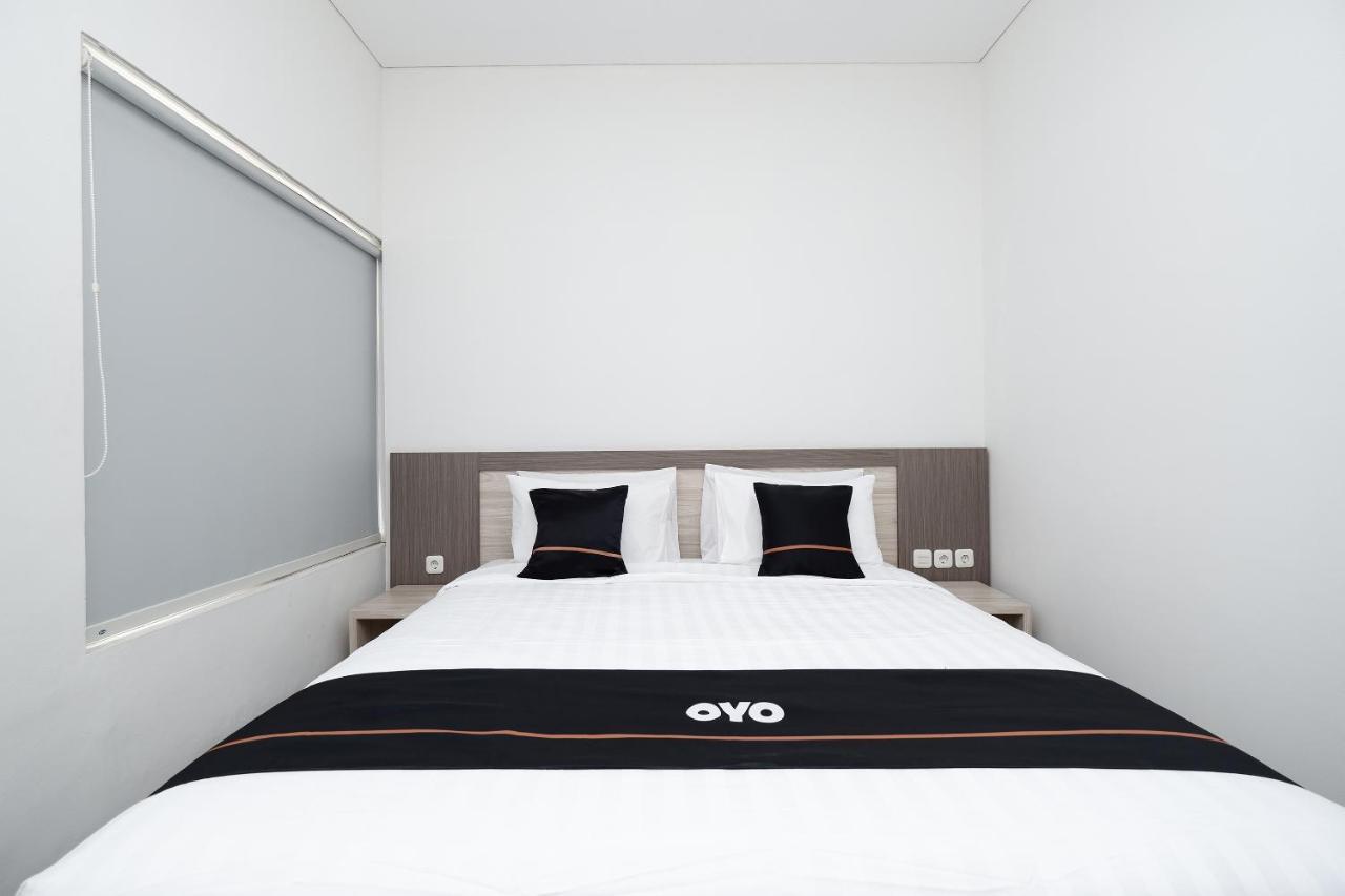 Oyo 2298 Jebres House Syariah Hotel Surakarta  Luaran gambar