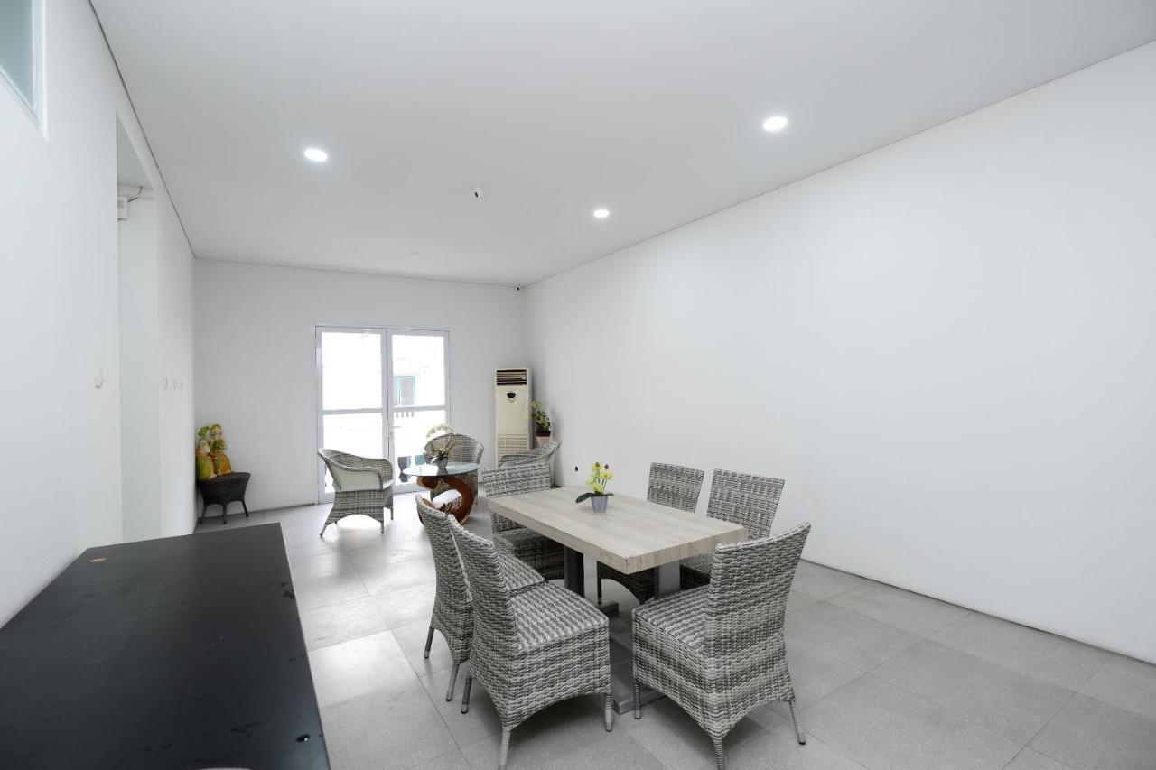 Oyo 2298 Jebres House Syariah Hotel Surakarta  Luaran gambar