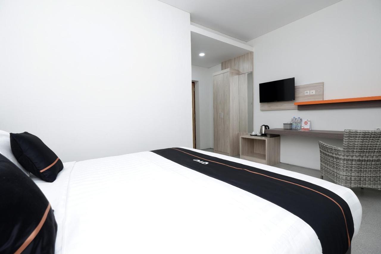Oyo 2298 Jebres House Syariah Hotel Surakarta  Luaran gambar