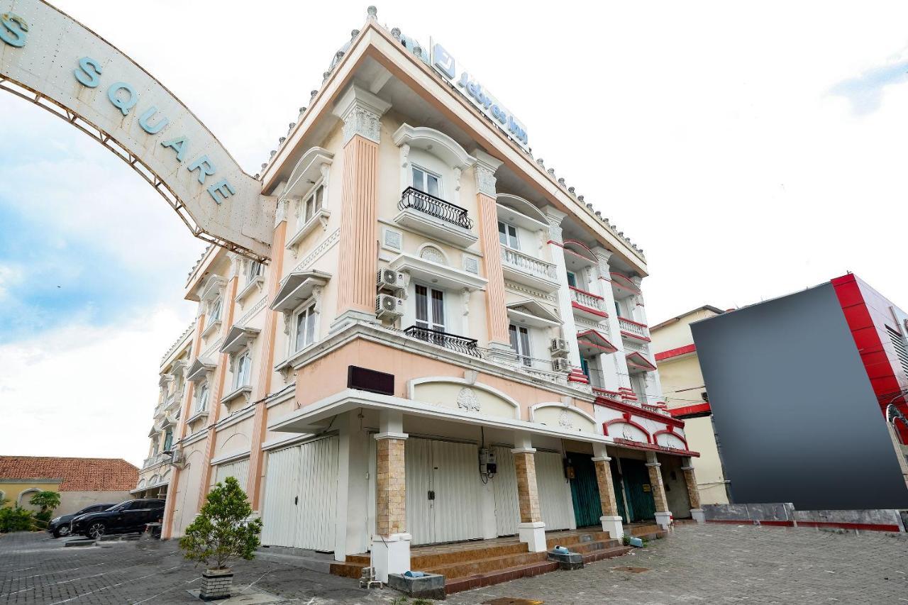 Oyo 2298 Jebres House Syariah Hotel Surakarta  Luaran gambar
