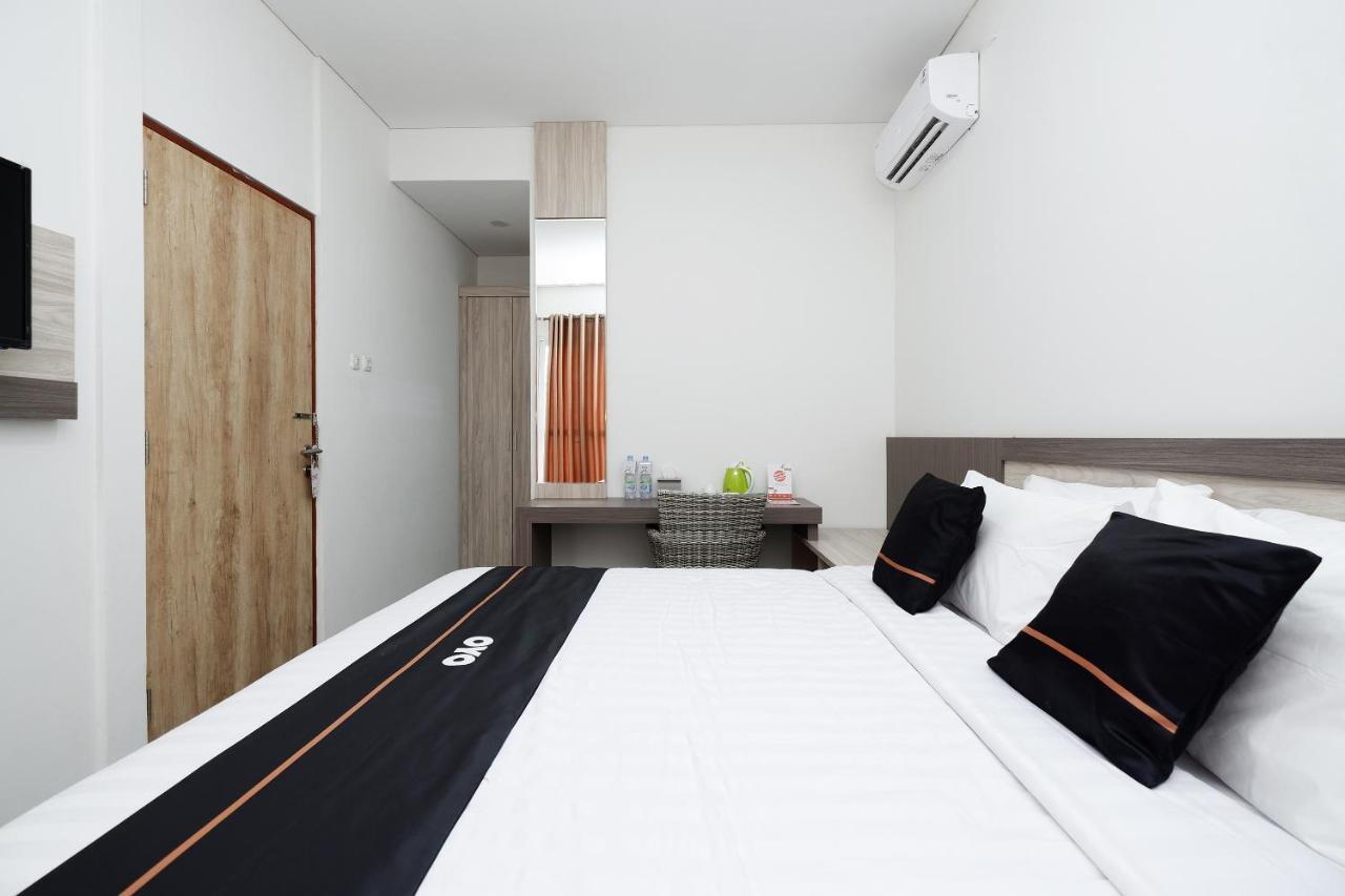 Oyo 2298 Jebres House Syariah Hotel Surakarta  Luaran gambar